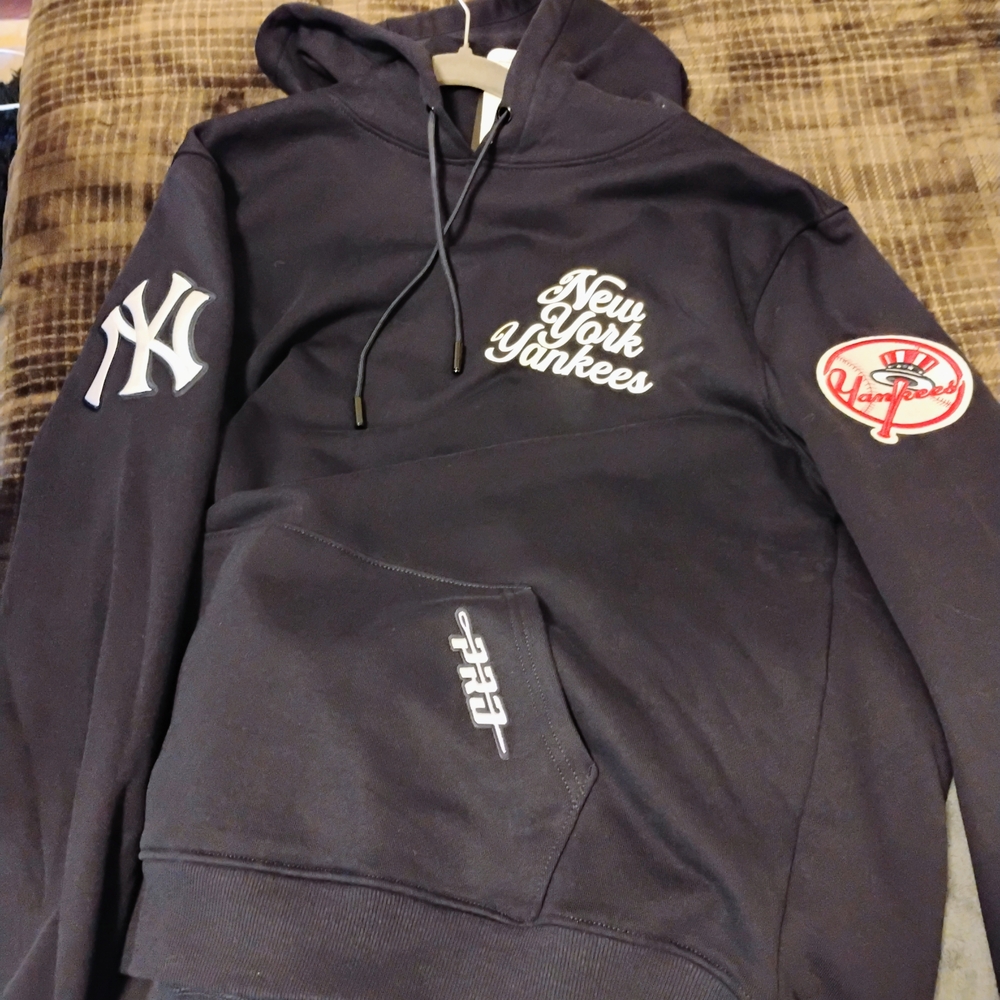 New York Yankees Black Hoodie Size Large Nwts